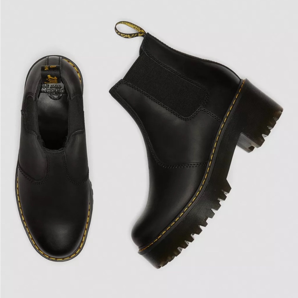 Dr. Martens Rometty black leather Chelsea platform boot US 9/UK 7